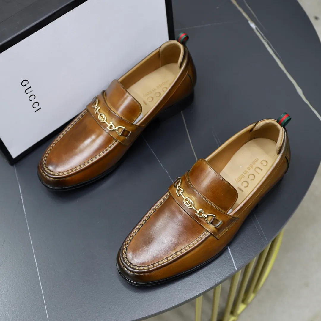 Men's shoes: 250🙅‍♂️🙅‍♂️🙅‍♂️Niuli Brand: GUCCI Size: 38-44 (45 can be customized) Level: Counter classic Material: Original soft cowhide upper Comfortable cowhide lining Original lightweight outsole Style category: Business casual footwear Driving leather shoes Color: Actual picture color